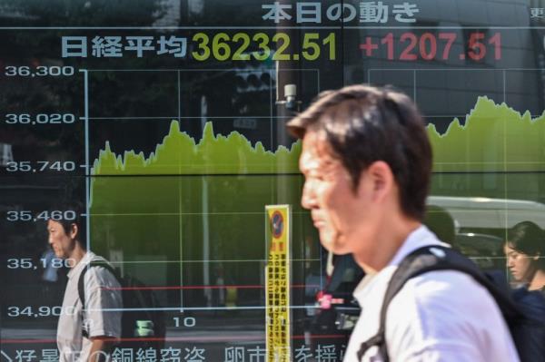 美国零售销售增长和日元贬值推动日本日经指数飙升超过3%